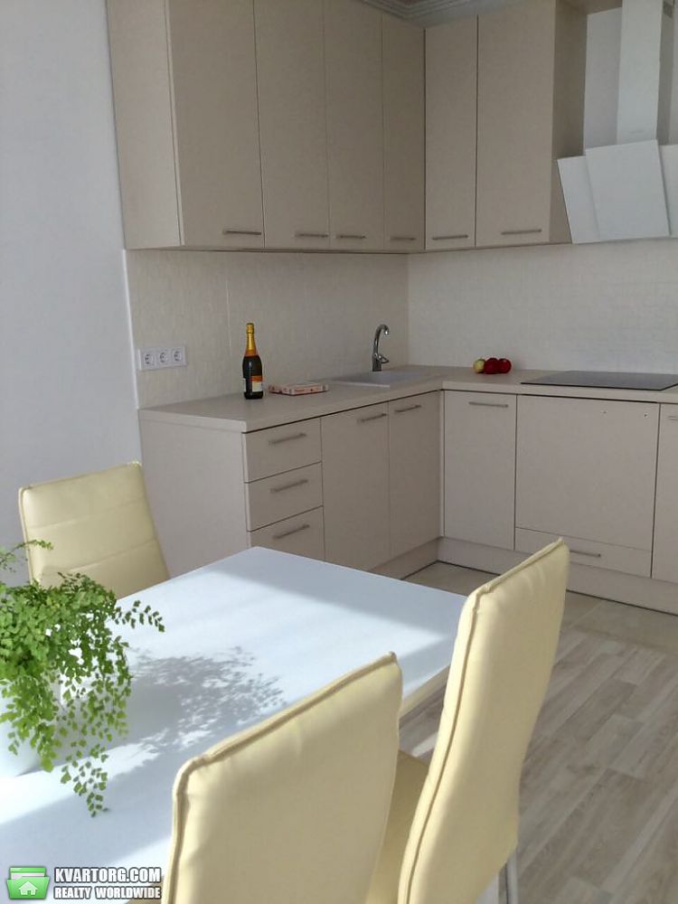 Sell 1-room apartment. Киев,  Соломенская — photo 2