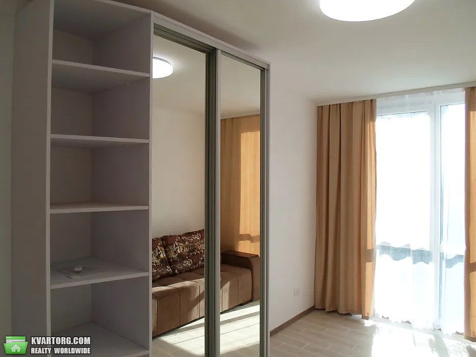 Rent out 1-room apartment. Львов, Чорновола — photo 3