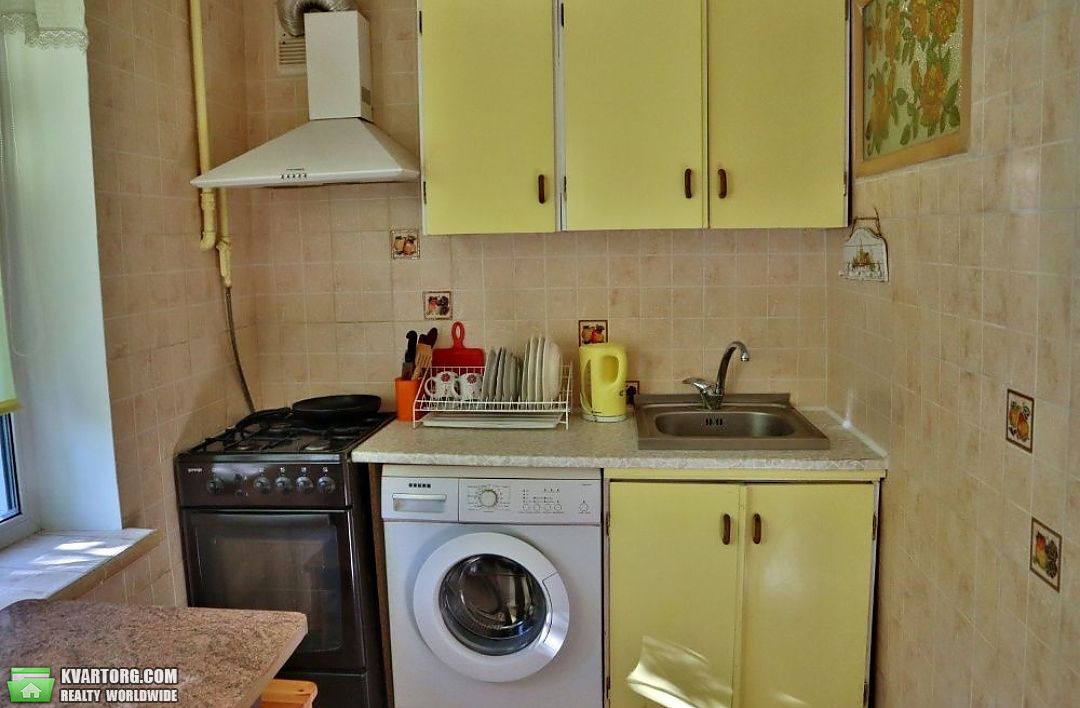 Rent out 2-room apartment. Киев,  Котовского — photo 1