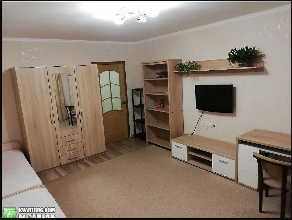Rent out 2-room apartment. Киев,  Комбинатная — photo 4