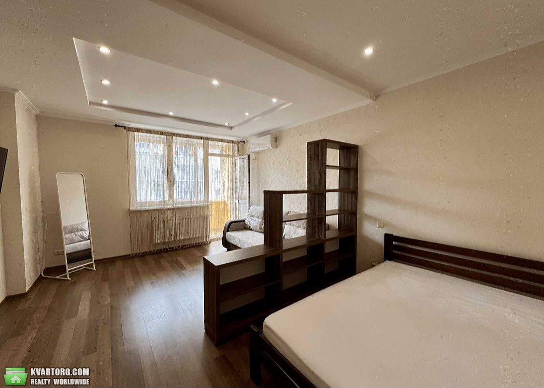 Rent out 1-room apartment. Киев, Ю. Здановської — photo 1