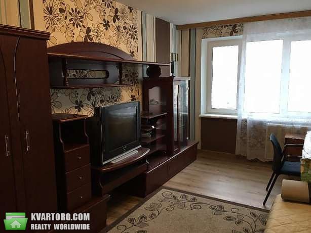 Rent out 1-room apartment. Киев,  Стадионная — photo 1