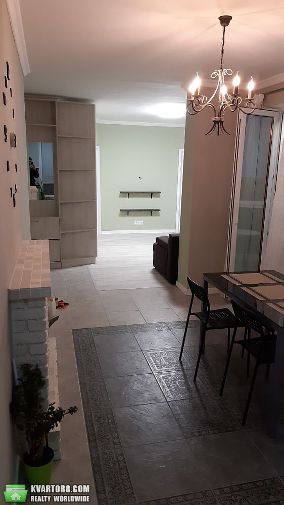 Rent out 2-room apartment. Киев, Соборности — photo 3