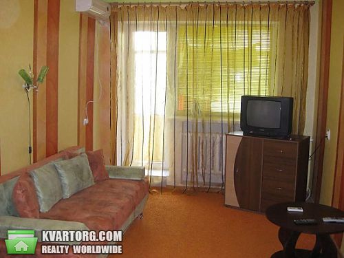 Rent out 3-room apartment. Одесса, Бочарова — photo 1