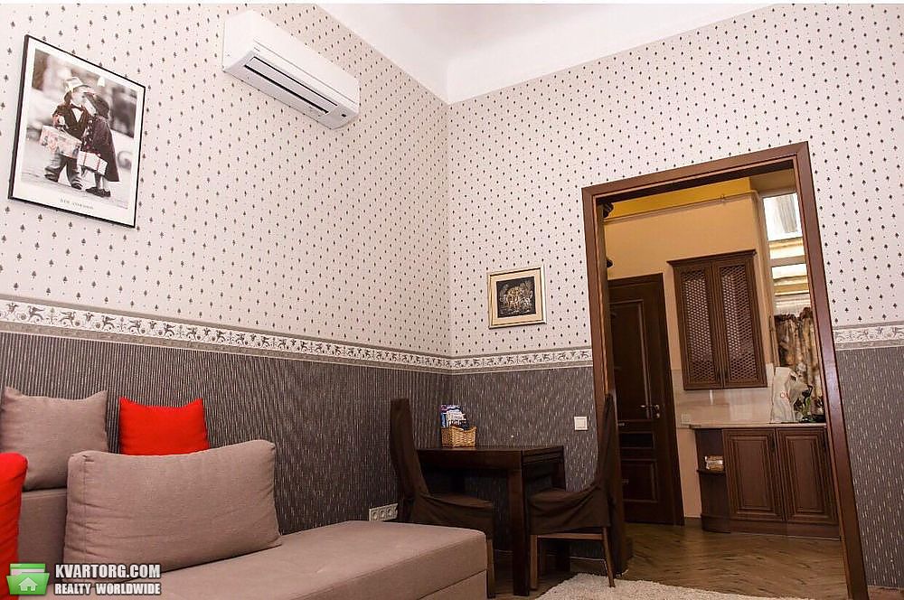 Rent out 2-room apartment. Львов, Князя Романа — photo 5