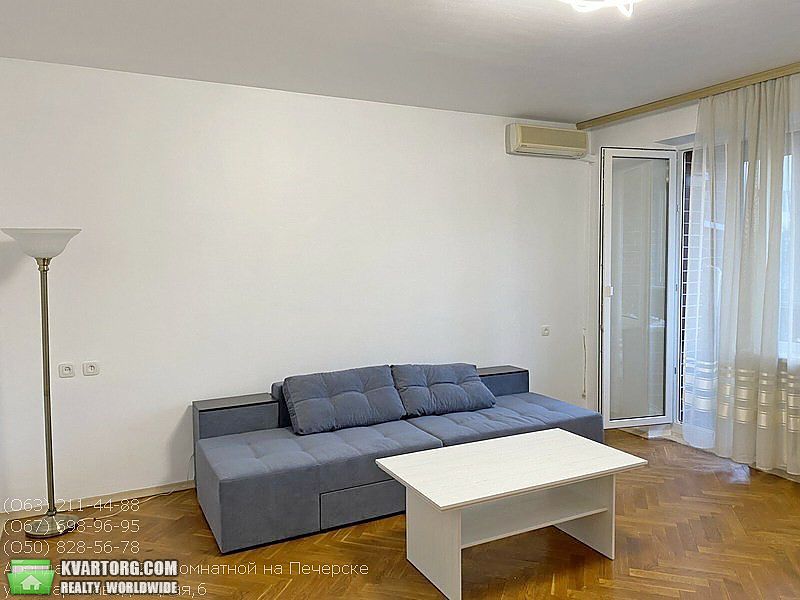 Rent out 4-room apartment. Киев,  Старонаводницкая — photo 1