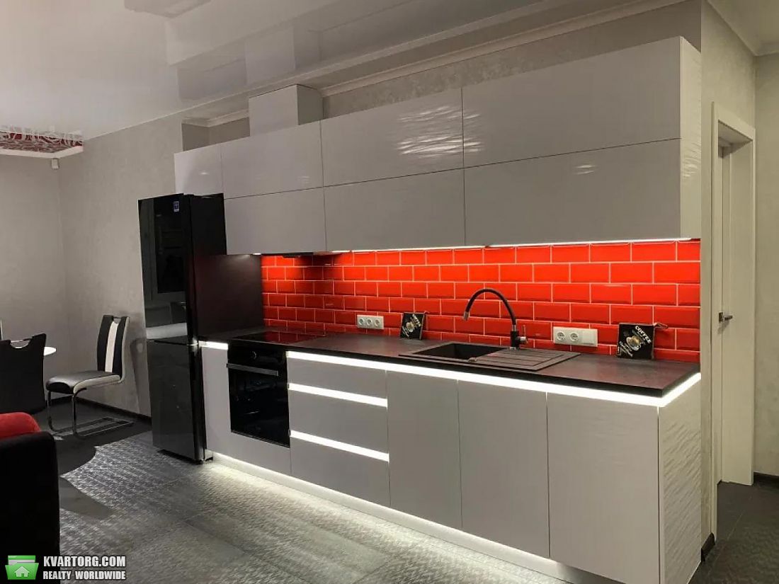 Rent out 4-room apartment. Киев,  Тычины пр — photo 1
