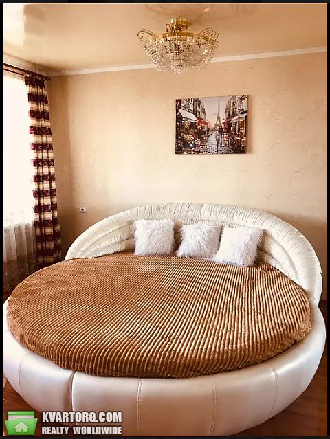 Rent out 1-room apartment. Киев, бульвар Леси Украинки — photo 1