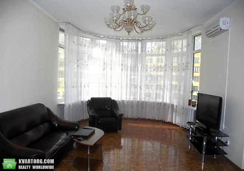 Rent out 4-room apartment. Киев,  Дмитриевская — photo 1