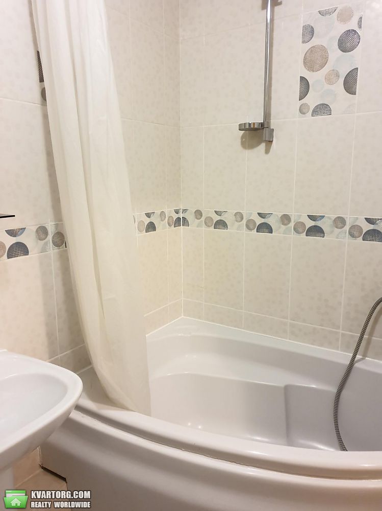 Rent out 2-room apartment. Киев,  Черновола — photo 8
