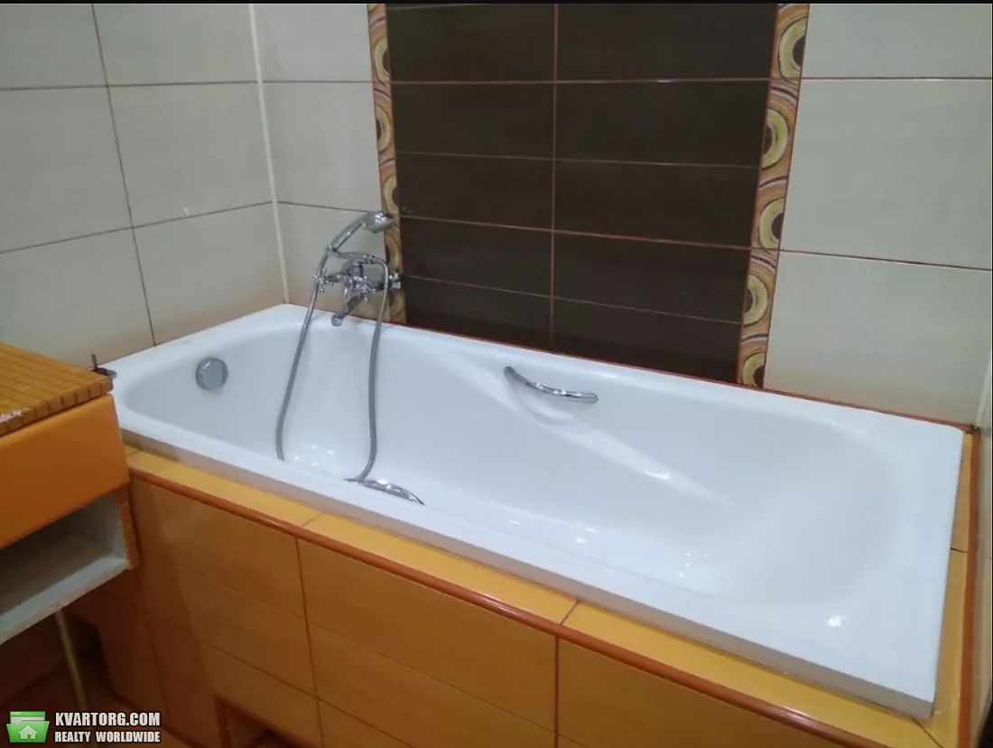 Rent out 2-room apartment. Киев,  Салютная — photo 7
