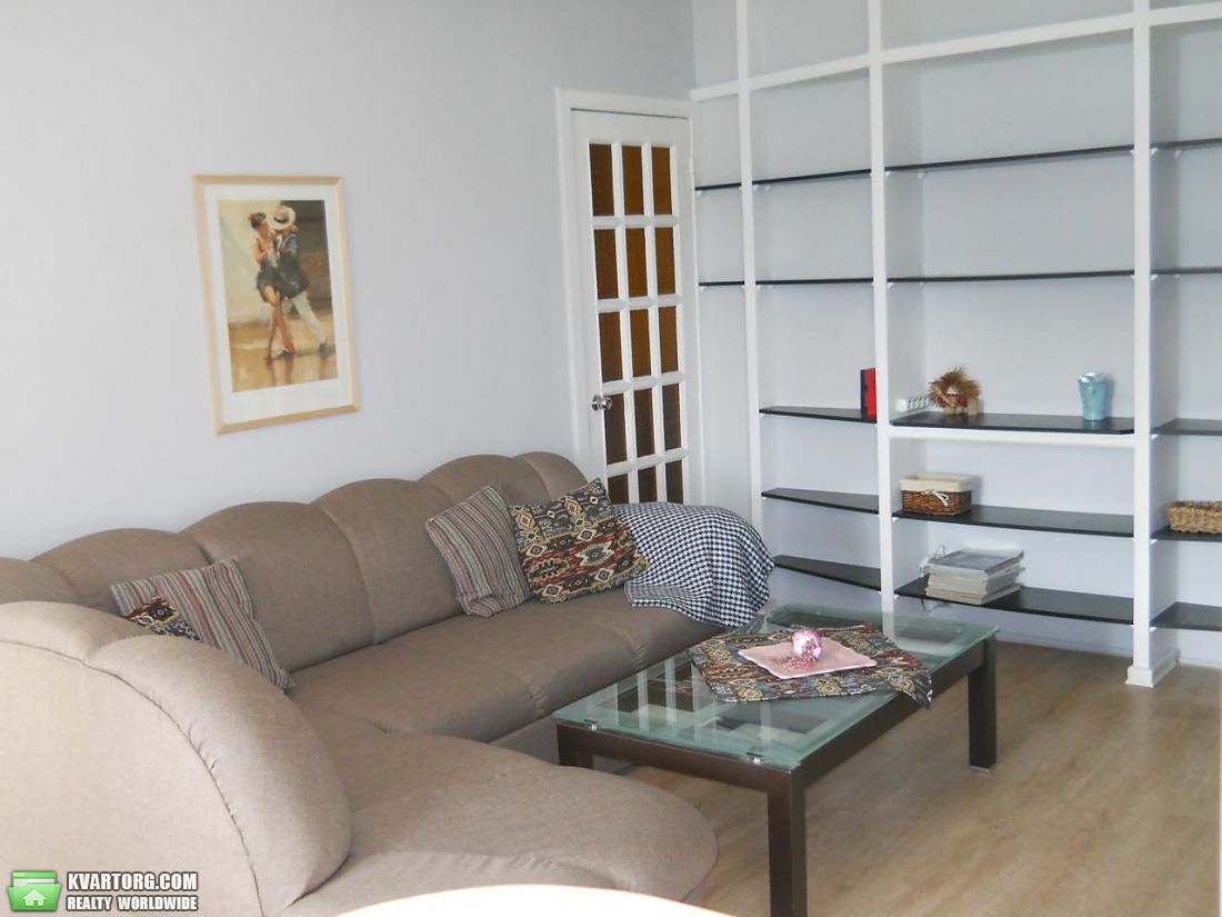 Rent out 3-room apartment. Киев,  Бастионная — photo 1
