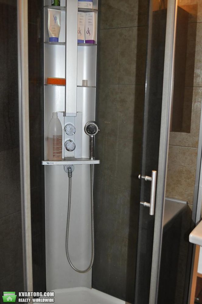 Rent out 2-room apartment. Киев,  Дегтяревская — photo 2