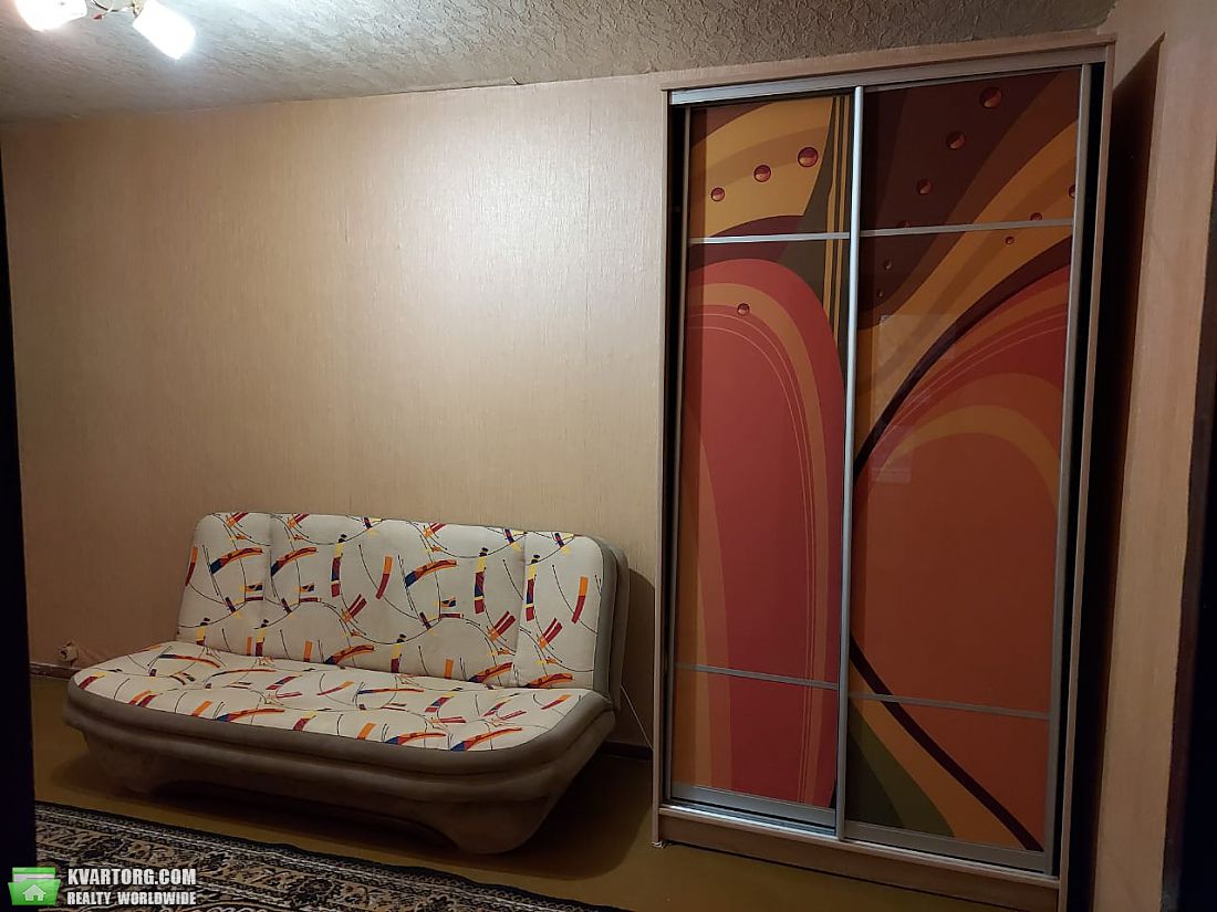 Rent out 1-room apartment. Киев,  Вершигоры — photo 1