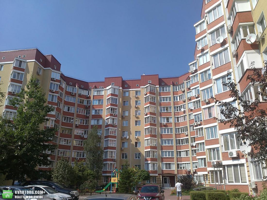 Rent out 3-room apartment. Киев,  Салютная — photo 10