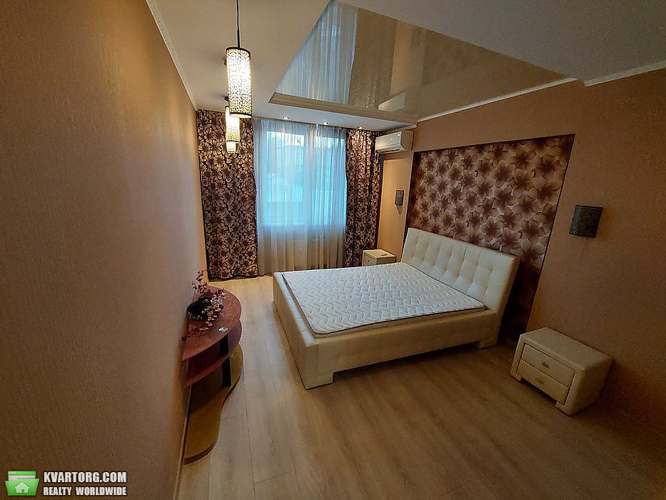 Rent out 2-room apartment. Киев,  Вышгородская — photo 1