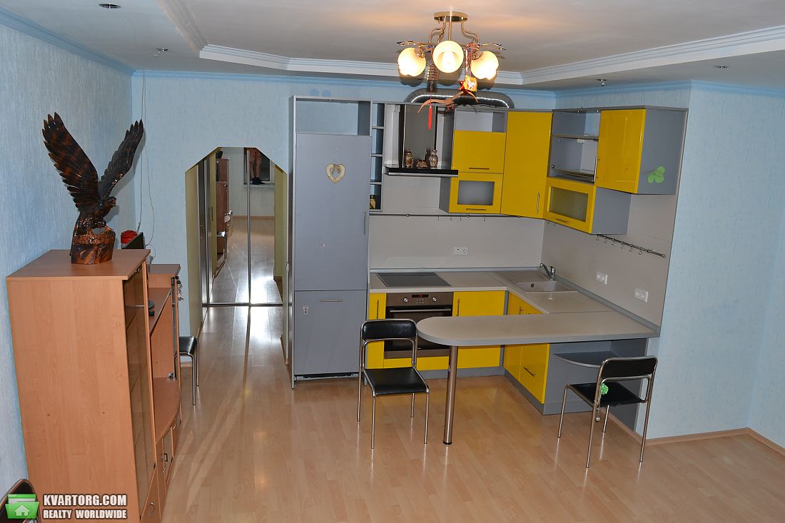Rent out 3-room apartment. Киев, Миколи Голего — photo 3