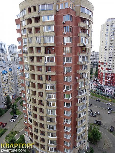 Rent out 2-room apartment. Киев,  Урловская — photo 1