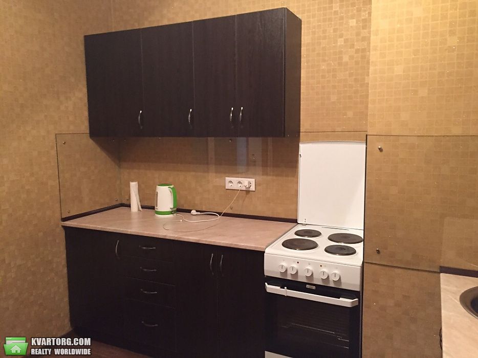 Rent out 1-room apartment. Киев,  Олевская — photo 1