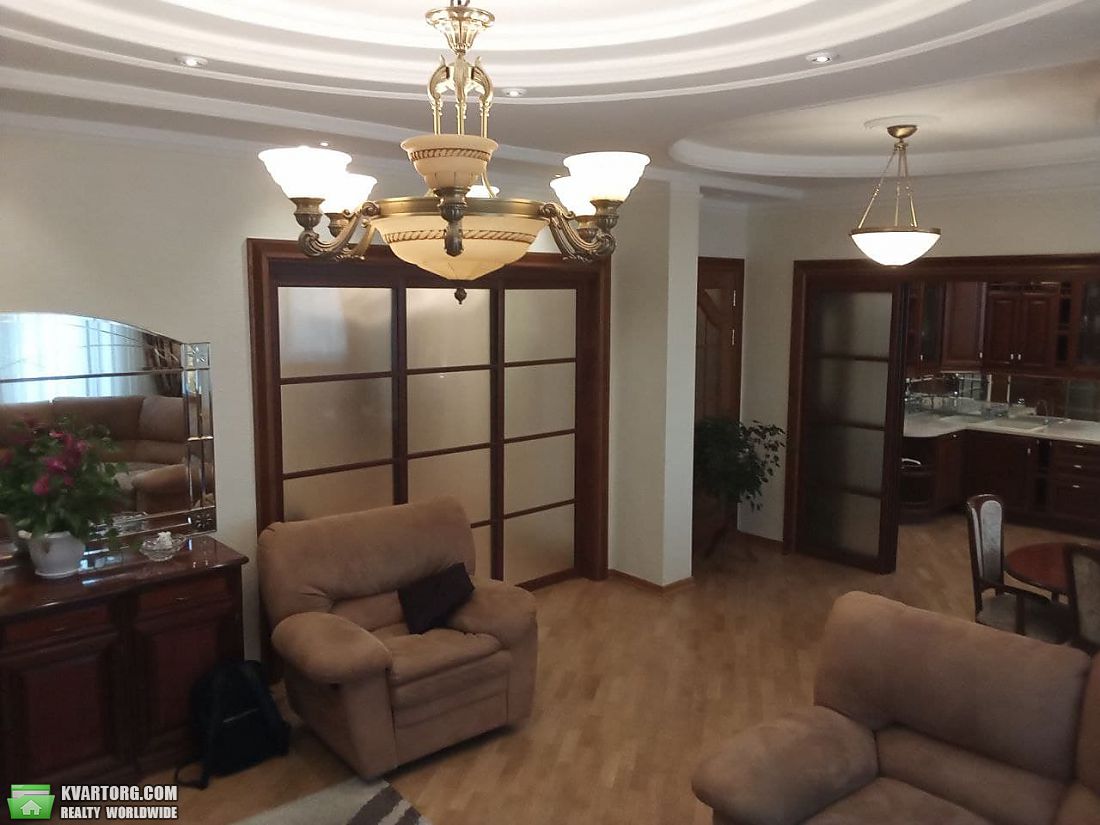 Rent out 4-room apartment. Киев,  Дмитриевская — photo 1