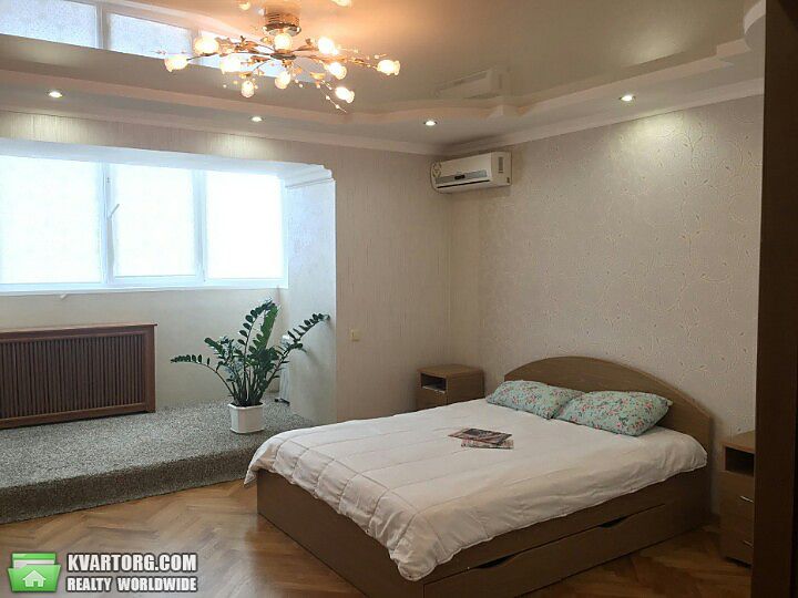 Rent out 2-room apartment. Киев,  Никольско-Слободская — photo 1