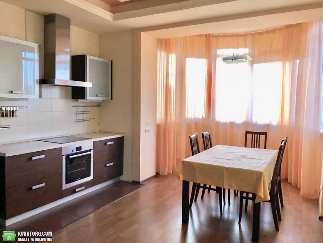 Rent out 4-room apartment. Киев,  Черновола — photo 2