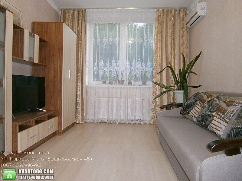 Rent out 1-room apartment. Киев,  Вышгородская — photo 1