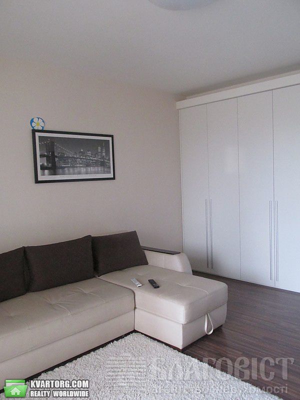 Sell 3-room apartment. Киев,  Верховинца — photo 1