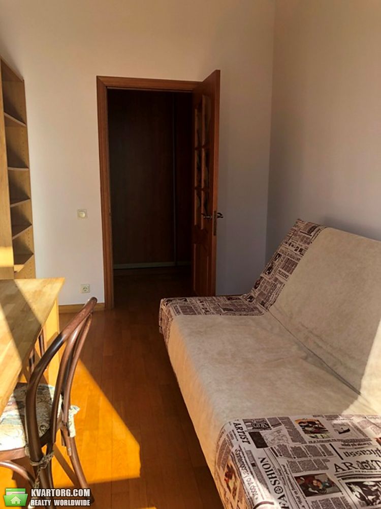 Rent out 4-room apartment. Киев,  Чапаева — photo 4