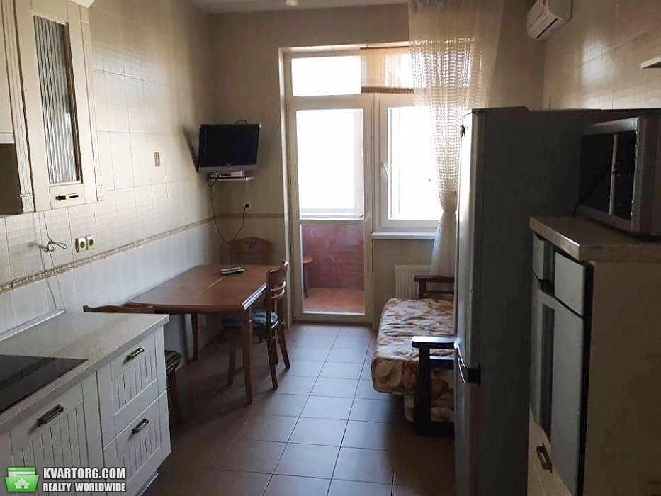 Rent out 2-room apartment. Киев,  Щорса — photo 5