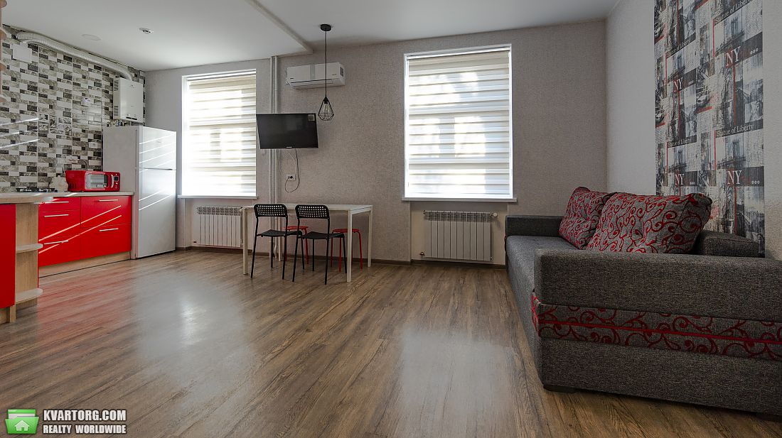 Rent out 2-room apartment. Чернигов, проспект победы — photo 1