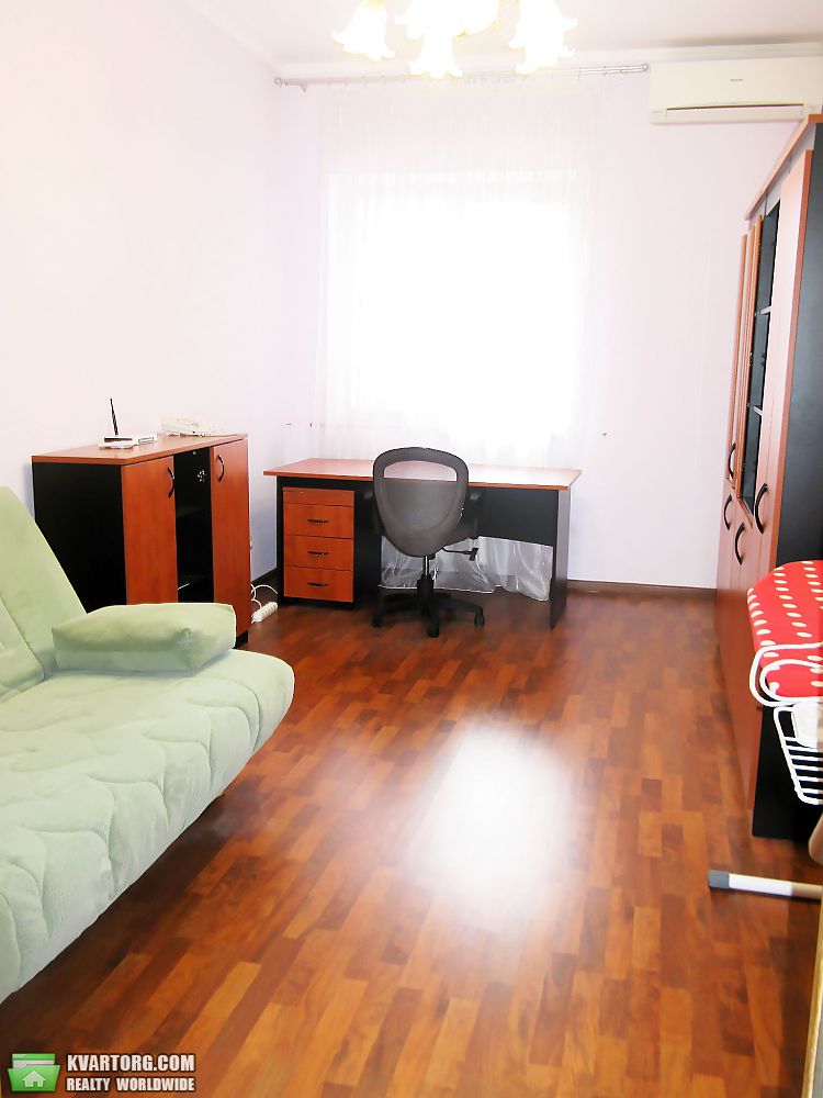 Rent out 3-room apartment. Киев,  Черновола — photo 3