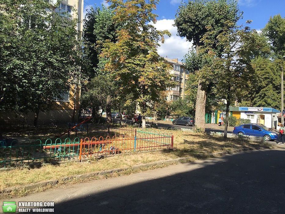 Sell 2-room apartment. Киев,  Салютная — photo 1