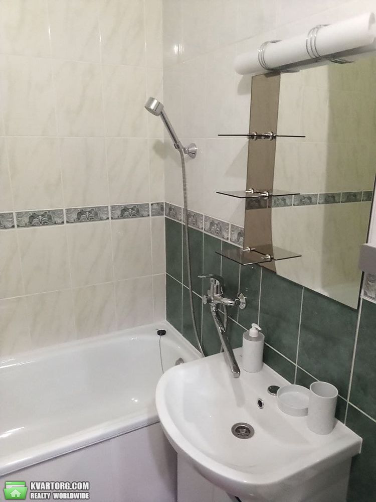 Rent out 2-room apartment. Киев, Харьковское шоссе — photo 4