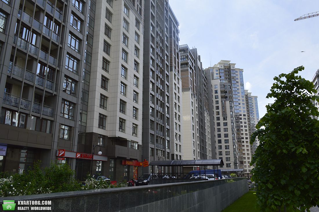 Sell 4-room apartment. Киев,  Драгомирова — photo 1