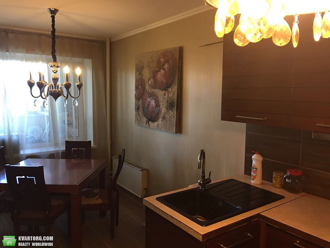 Sell 3-room apartment. Киев,  Святошинская пл — photo 1