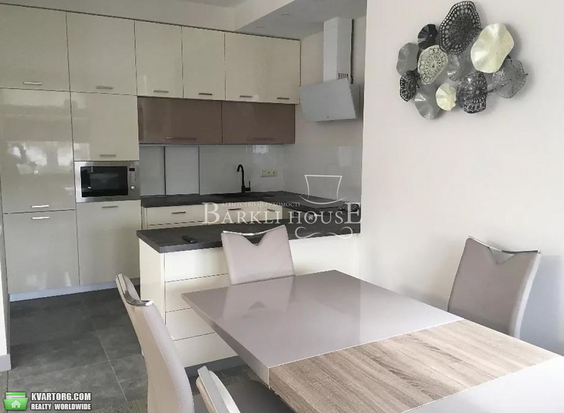 Rent out 3-room apartment. Киев,  Спасская — photo 3