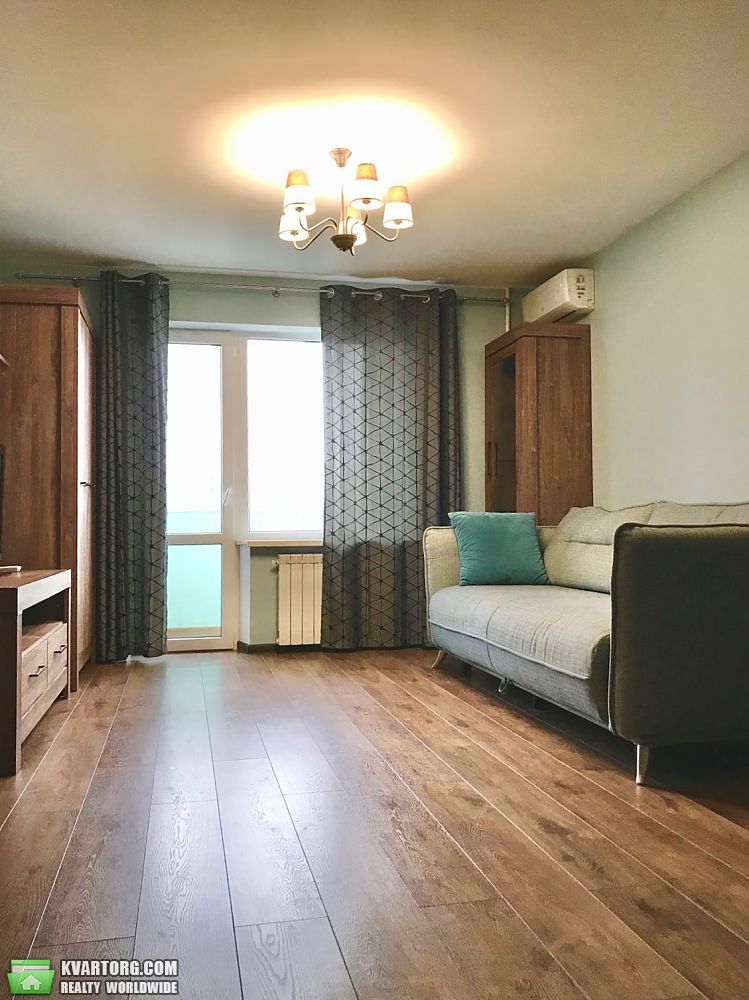 Rent out 1-room apartment. Киев, Вышгородская — photo 2