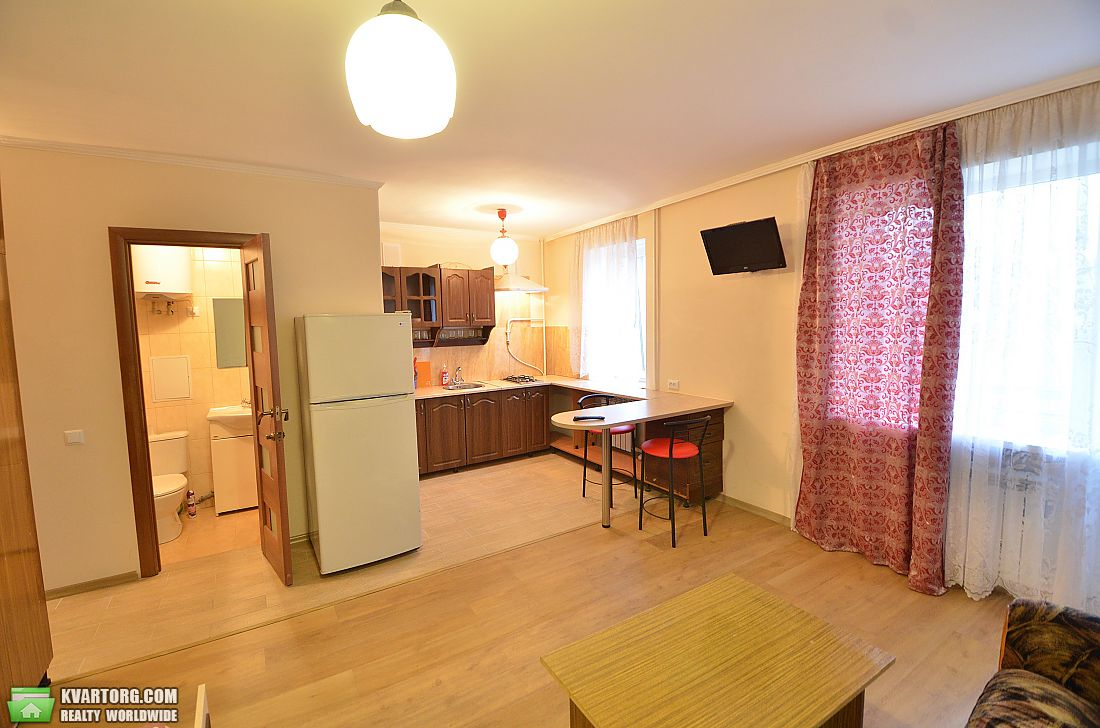 Rent out 1-room apartment. Николаев, Садовая — photo 1