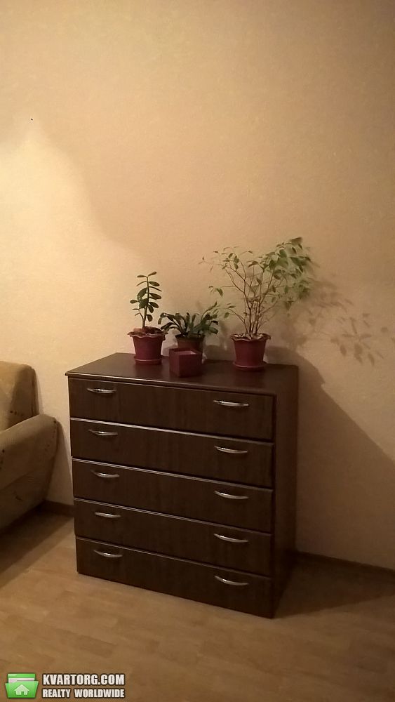 Rent out 3-room apartment. Киев,  Автозаводская — photo 3