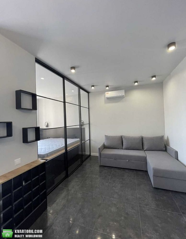 Sell 1-room apartment. Киевская обл., Молодіжна — photo 1