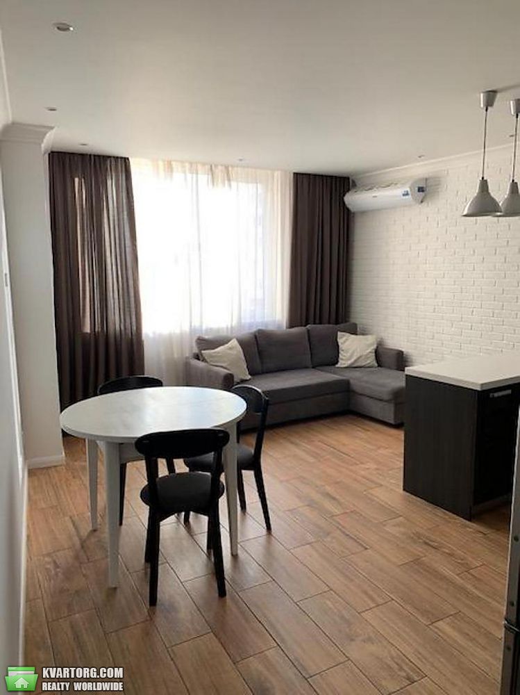 Rent out 2-room apartment. Киев,  Эрнста — photo 5