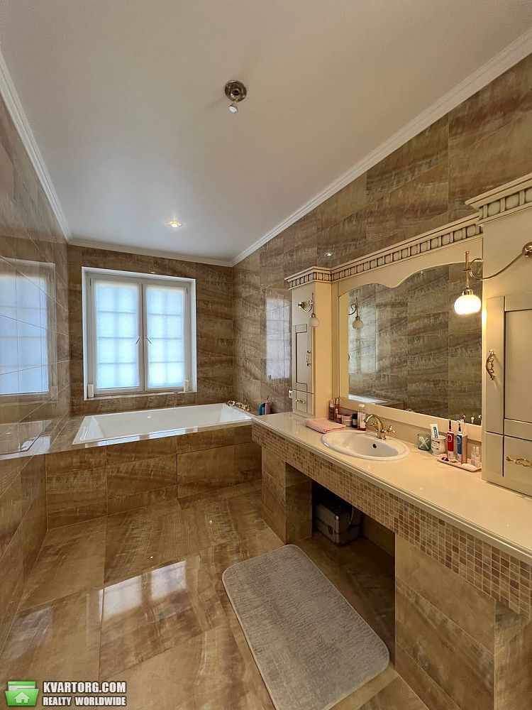 Rent out 5-room apartment. Киев,  Круглоуниверситетская — photo 1