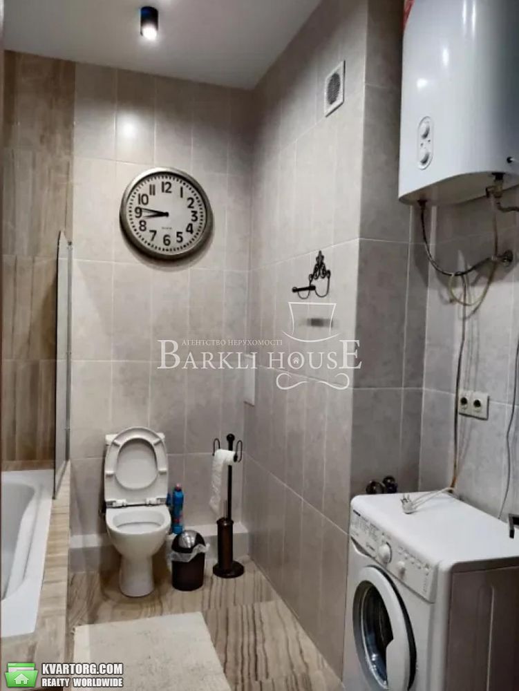 Rent out 3-room apartment. Киев, Дегтярная — photo 8