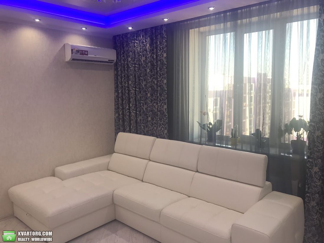 Rent out 2-room apartment. Киев,  Садовая — photo 5