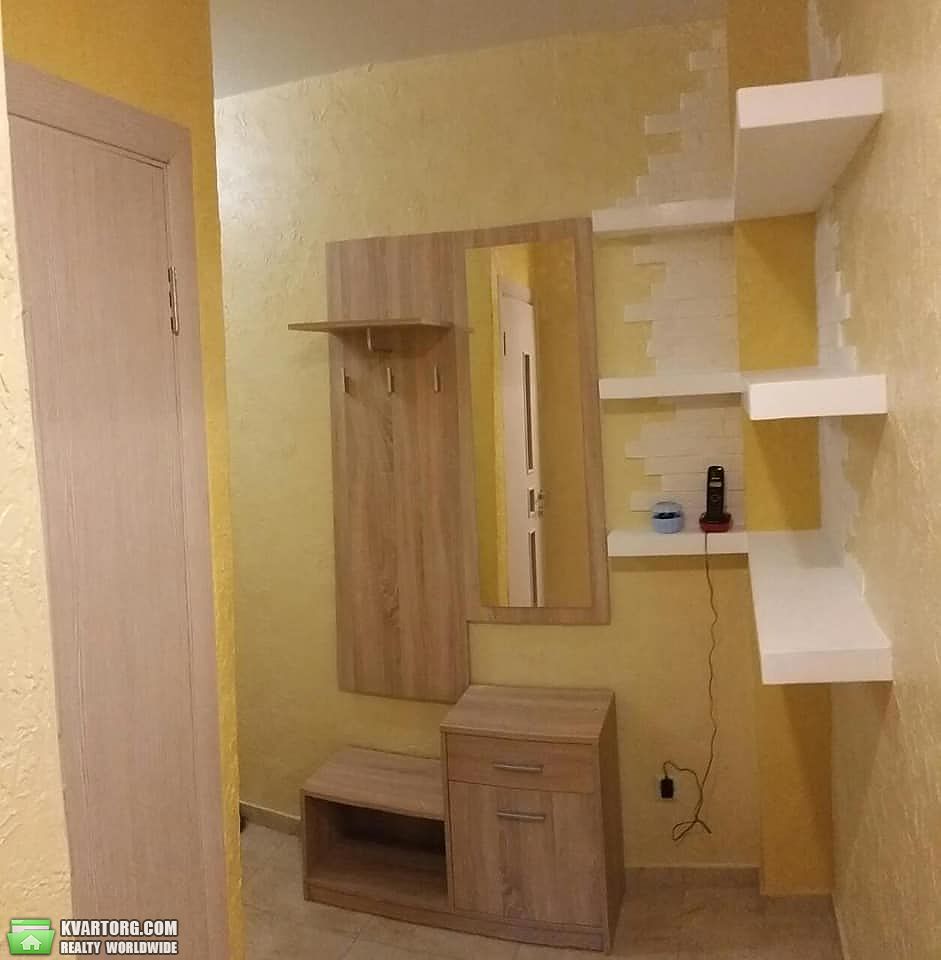 Rent out 2-room apartment. Киев,  Стельмаха — photo 3