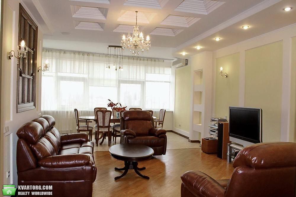 Rent out 4-room apartment. Киев,  Богдана Хмельницкого — photo 1