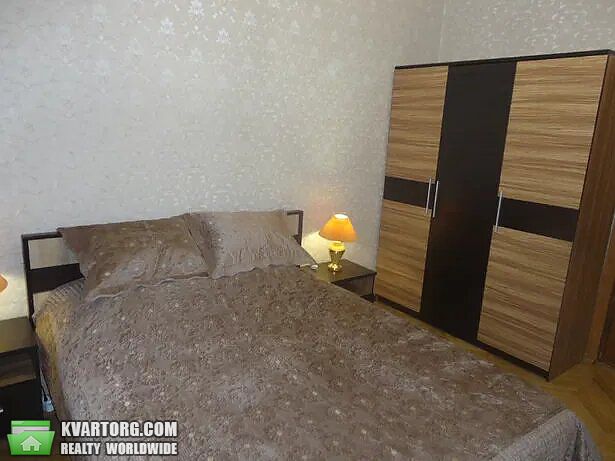 Rent out 2-room apartment. Киев,  Подгорная — photo 1