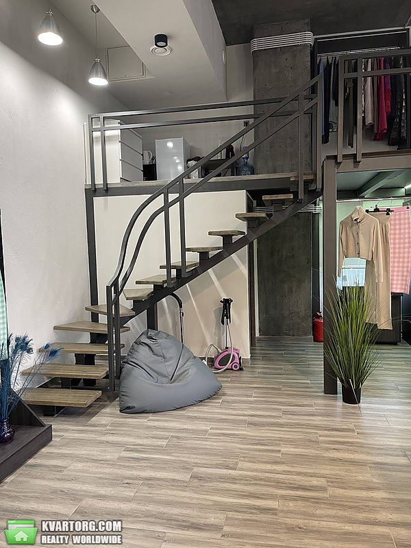 Rent out office. Киев, ул.Жилянская — photo 1