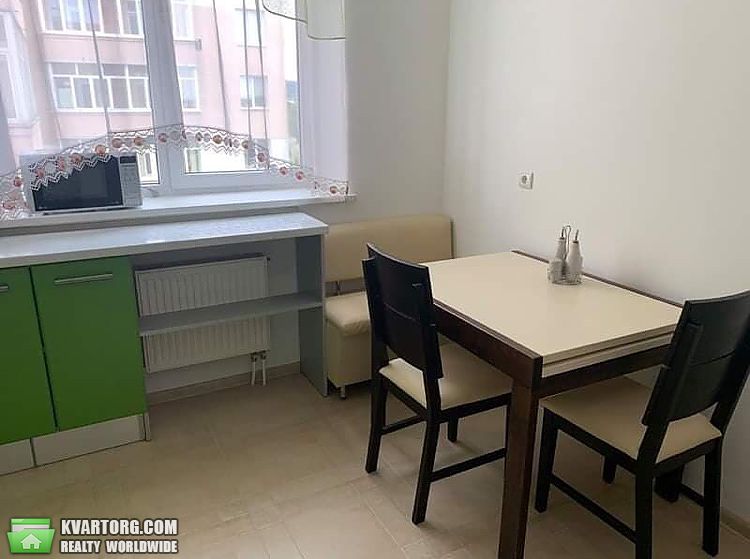 Rent out 2-room apartment. Львов,  Черновола — photo 2